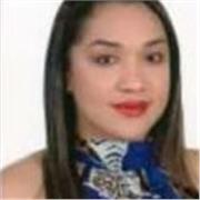 profesor de economia imparte clases a niños y jovenes de todas las edades